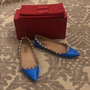 Beautiful Valentino blue rock stud flats